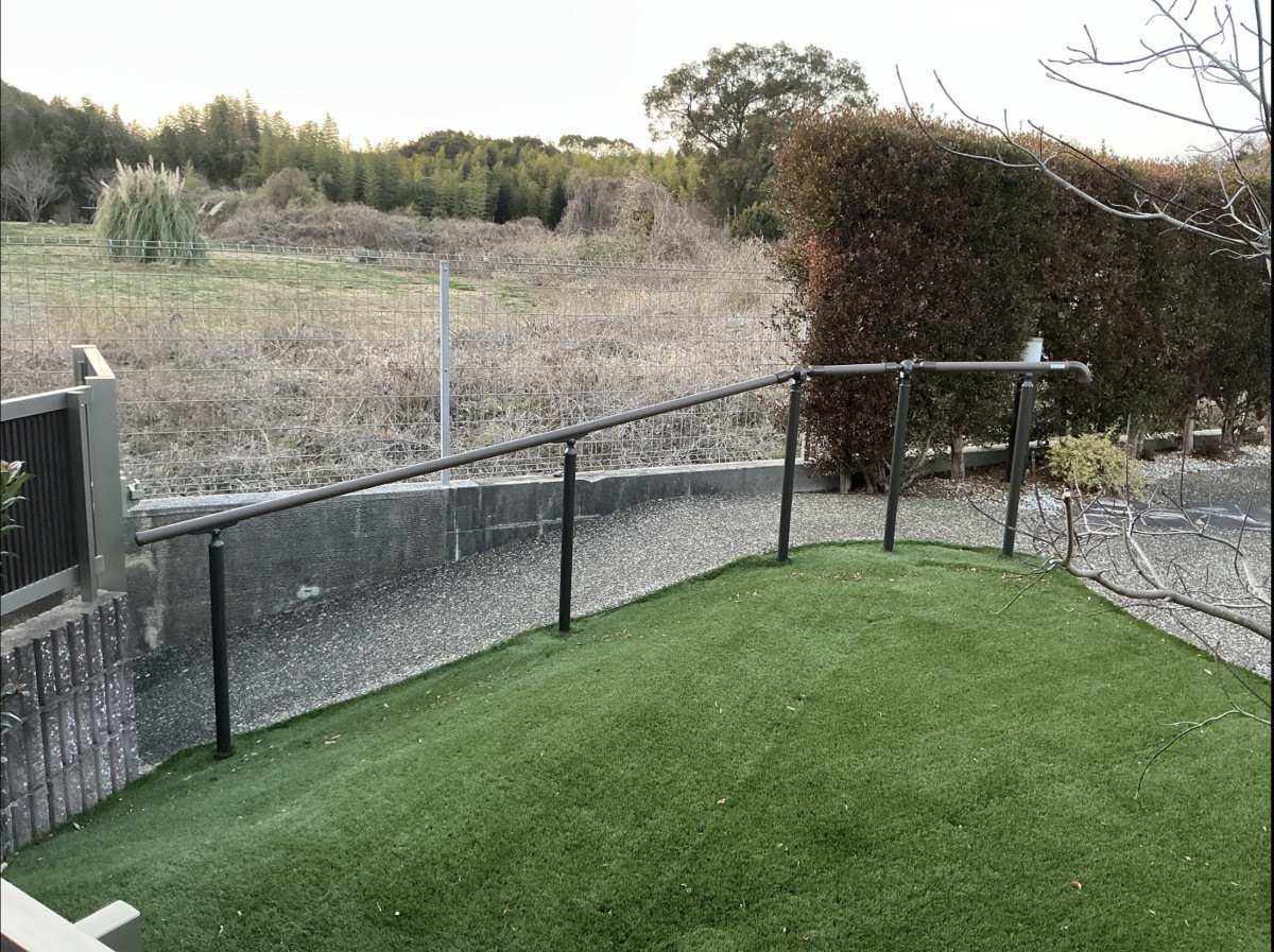 さくらエステート 大牟田店の家族を守る外構リフォーム。歩行補助手すりで叶えるストレスフリーな生活の施工後の写真1