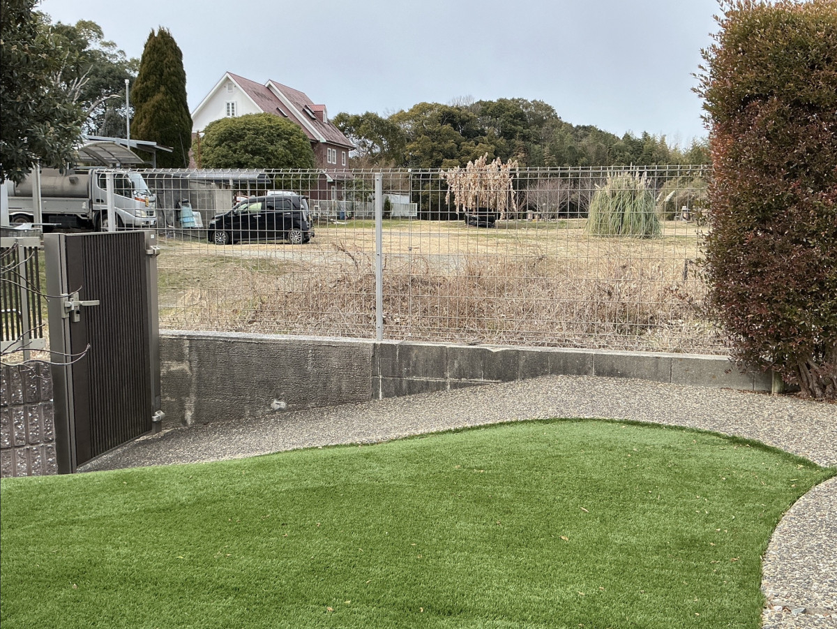 さくらエステート 大牟田店の家族を守る外構リフォーム。歩行補助手すりで叶えるストレスフリーな生活の施工前の写真1